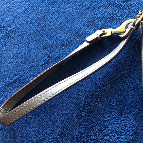 Coach wristlet - Picture 4 of 4